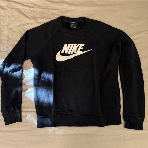 Nike sweatshirt - Picture 1 of 3